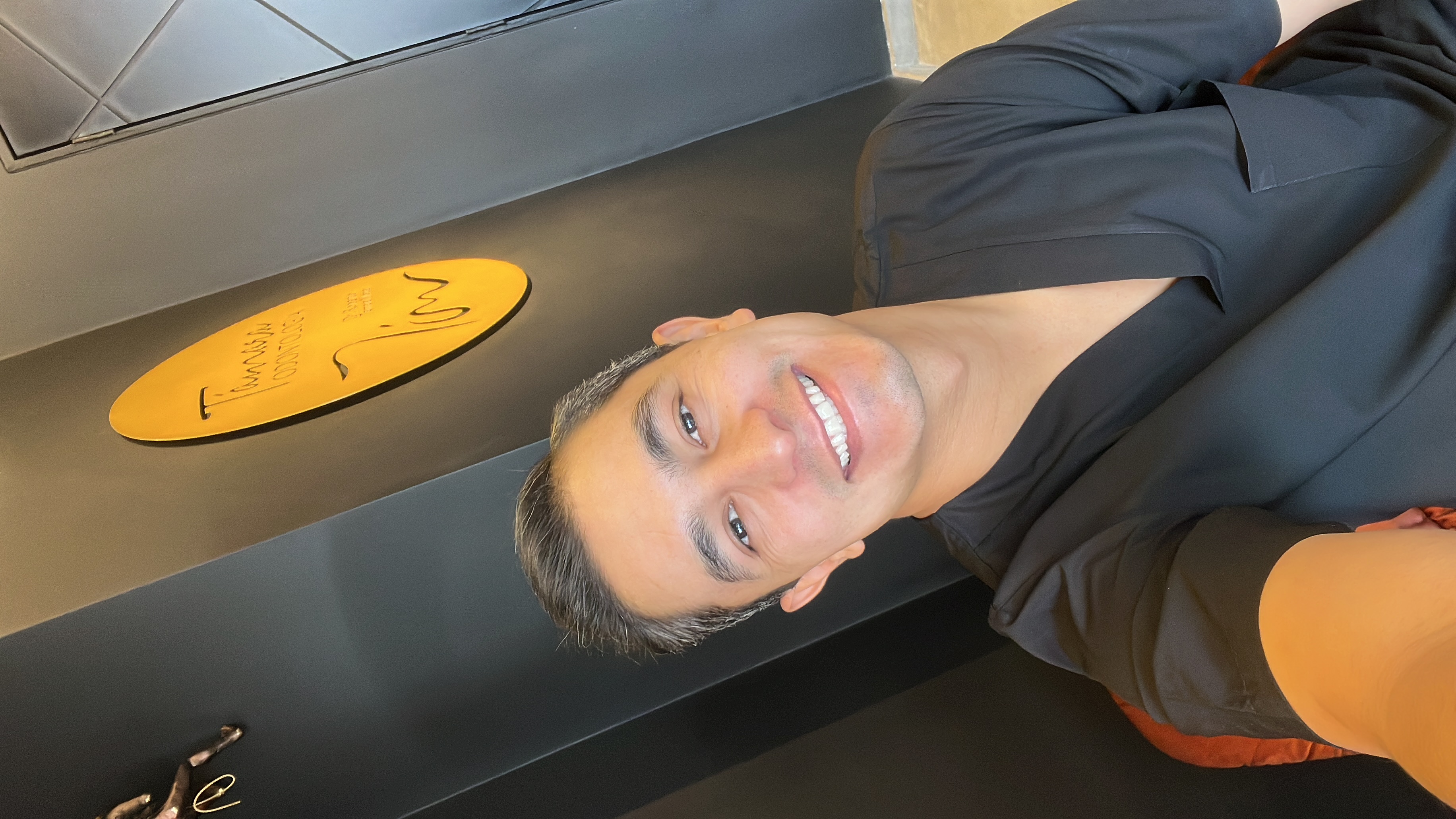 Dr. Roberto Támara — dental specialist Bogotá Colombia